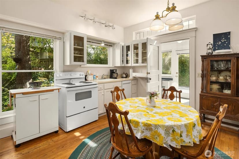 Property photo for 522 Dayton Street, Edmonds photo 6