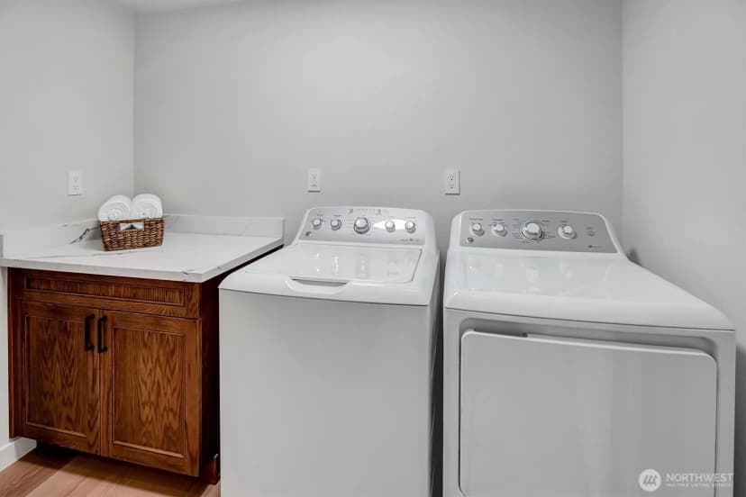 Property photo for 1400 Bellevue Way Se #1, Bellevue photo 22