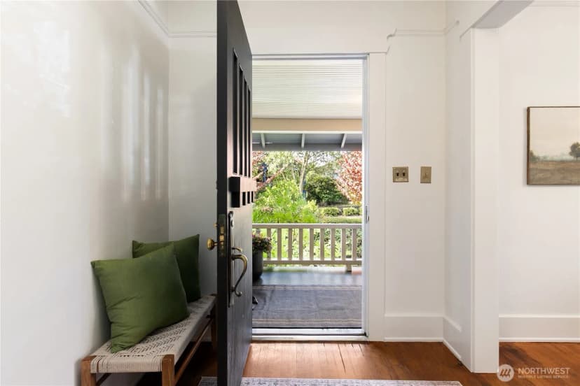 Property photo for 5018 Latona Avenue Ne, Seattle photo 4