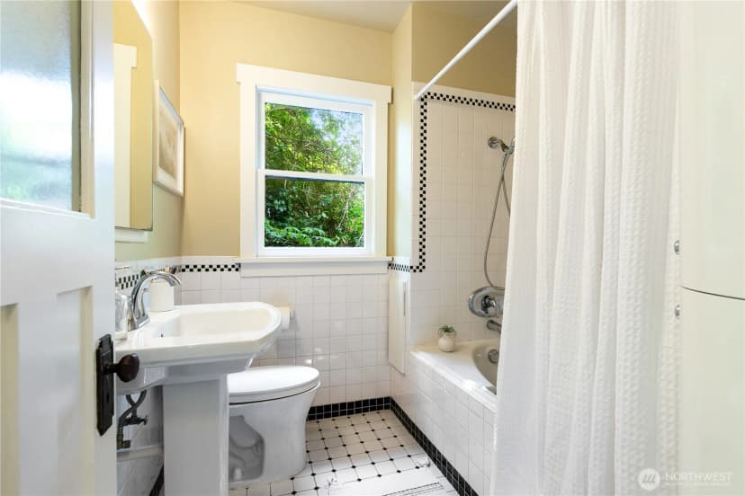 Property photo for 5018 Latona Avenue Ne, Seattle photo 20