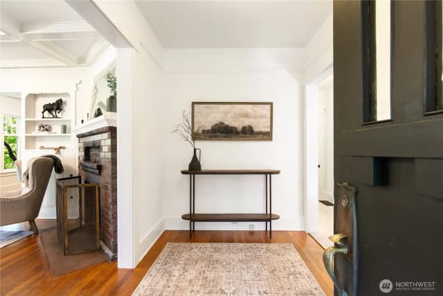 Property photo for 5018 Latona Avenue Ne, Seattle photo 3