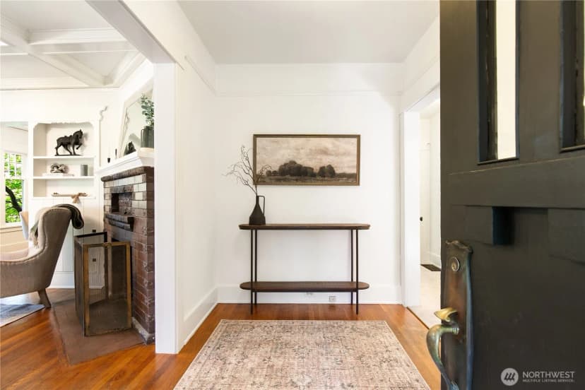 Property photo for 5018 Latona Avenue Ne, Seattle photo 3