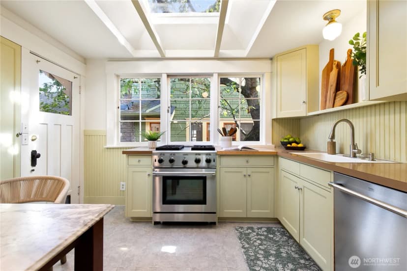 Property photo for 5018 Latona Avenue Ne, Seattle photo 16