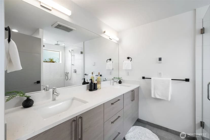 Property photo for 705 20th Place S #a, Seattle photo 16