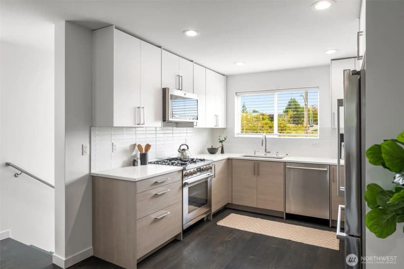 Property photo for 705 20th Place S #a, Seattle photo 6