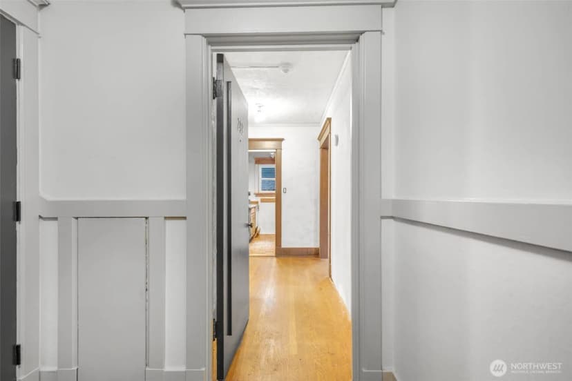 Property photo for 516 E Thomas Street #202, Seattle photo 6
