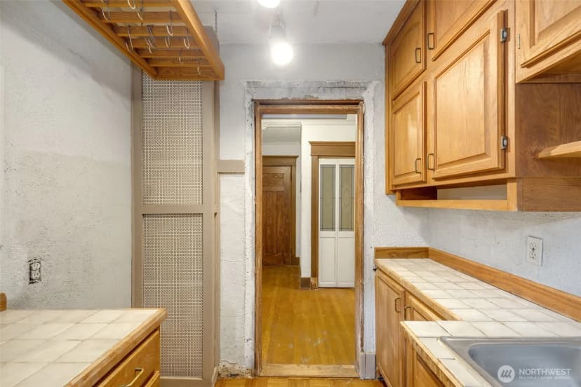 Property photo for 516 E Thomas Street #202, Seattle photo 20