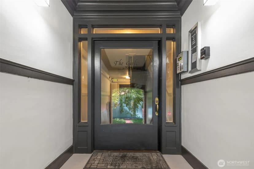 Property photo for 516 E Thomas Street #202, Seattle photo 4
