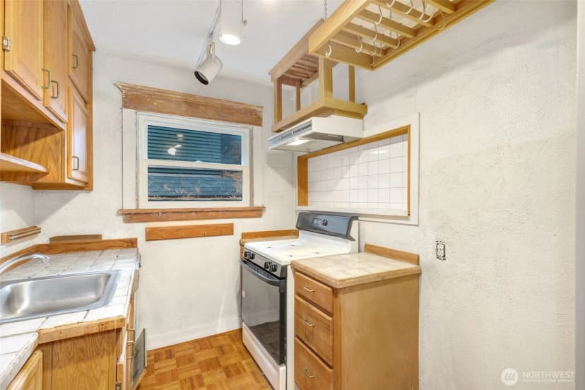 Property photo for 516 E Thomas Street #202, Seattle photo 19