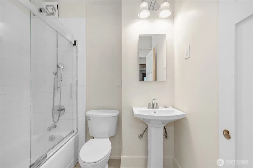 Property photo for 516 E Thomas Street #202, Seattle photo 25