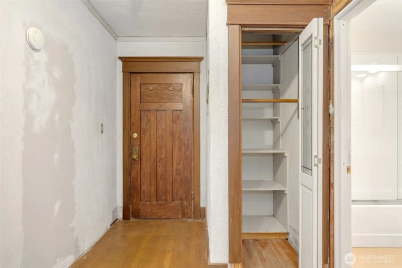 Property photo for 516 E Thomas Street #202, Seattle photo 8