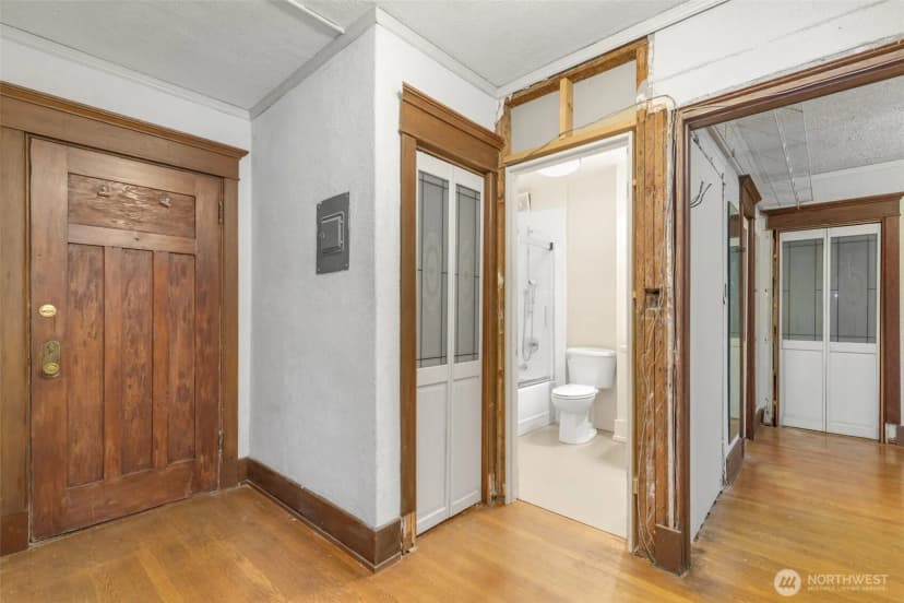 Property photo for 516 E Thomas Street #202, Seattle photo 9