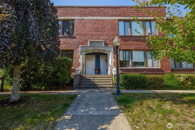 Property photo for 2120 Highland Ave Avenue #301, Everett photo 2