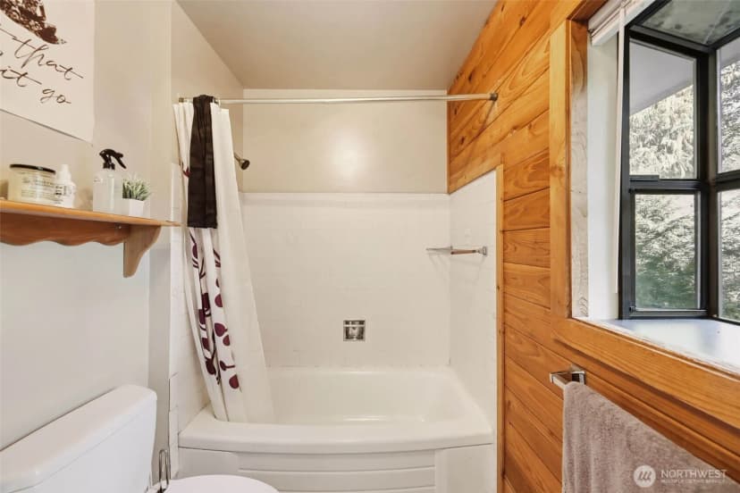 Property photo for 12832 Holiday Drive Ne, Kirkland photo 21