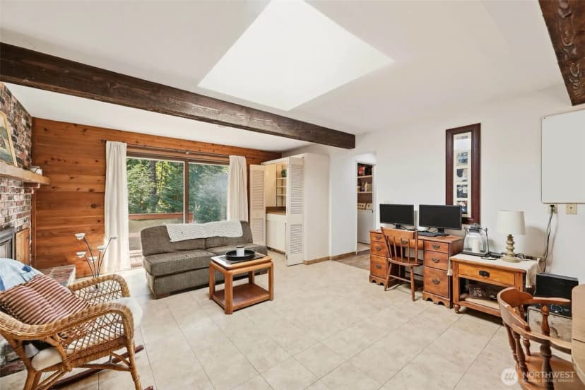 Property photo for 12832 Holiday Drive Ne, Kirkland photo 13