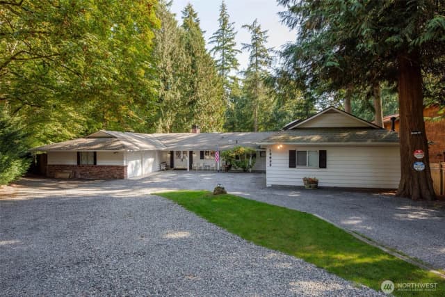 Property photo for 12832 Holiday Drive Ne, Kirkland photo 2