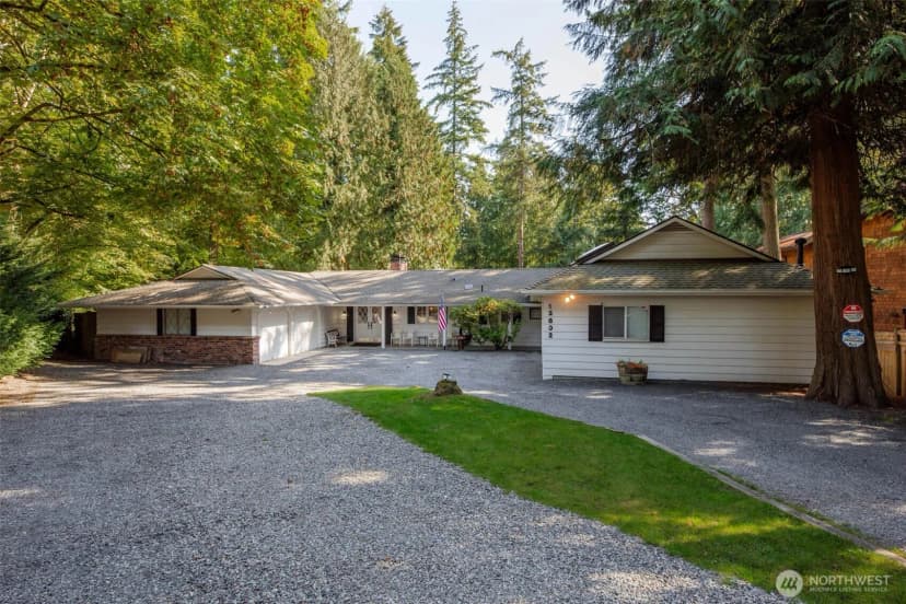 Property photo for 12832 Holiday Drive Ne, Kirkland photo 2
