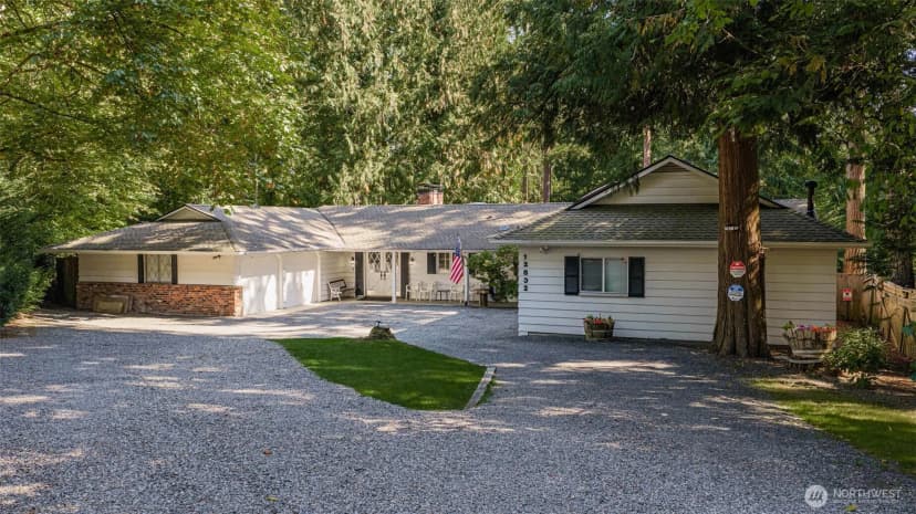 Property photo for 12832 Holiday Drive Ne, Kirkland photo 3