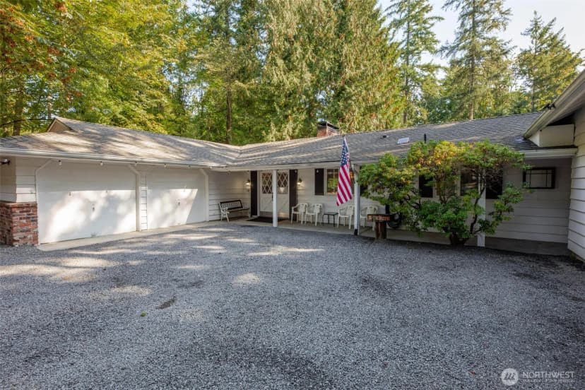 Property photo for 12832 Holiday Drive Ne, Kirkland photo 6