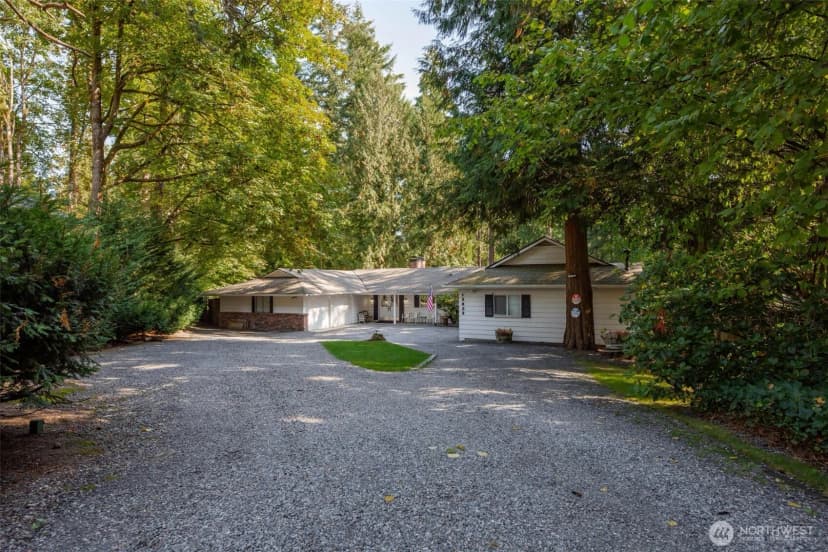 Property photo for 12832 Holiday Drive Ne, Kirkland photo 4