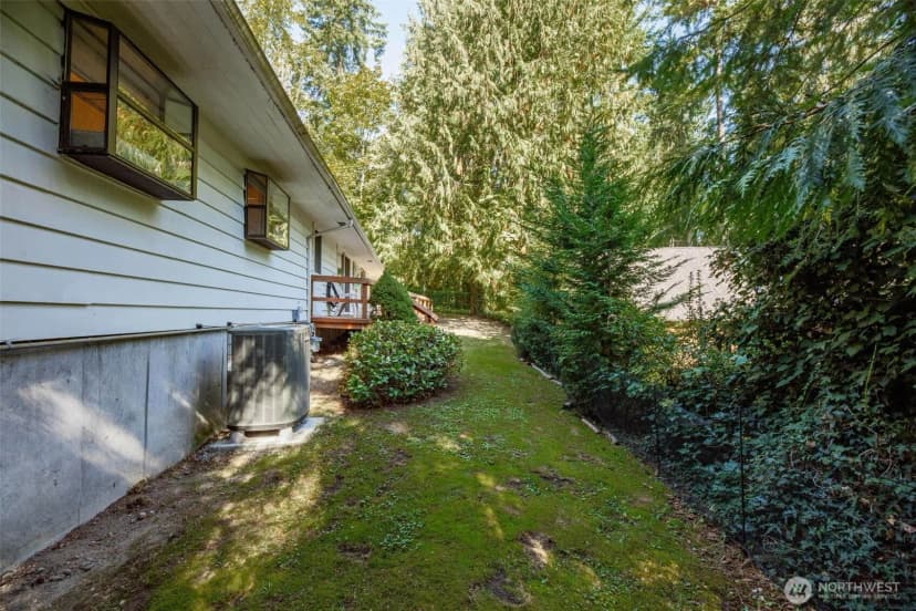 Property photo for 12832 Holiday Drive Ne, Kirkland photo 28