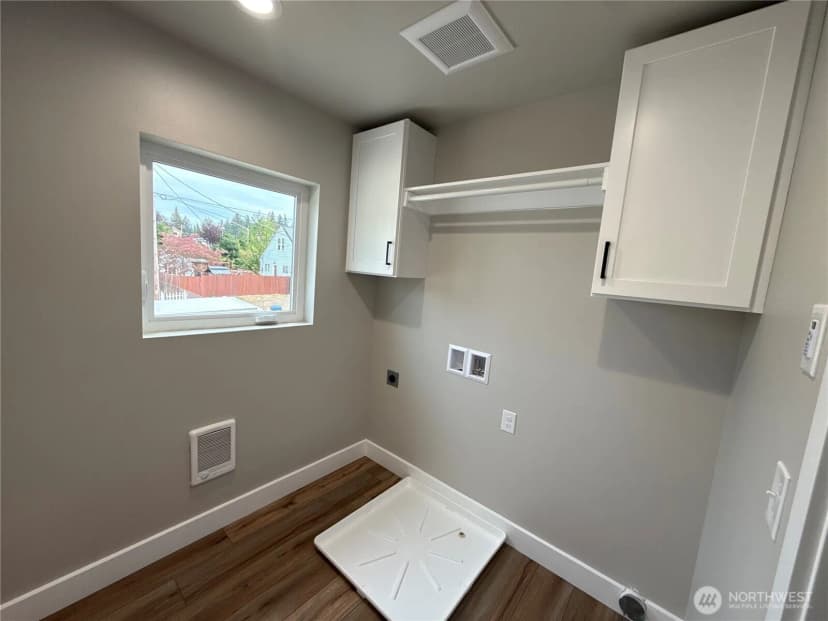 Property photo for 3711 W E Street, Bremerton photo 9