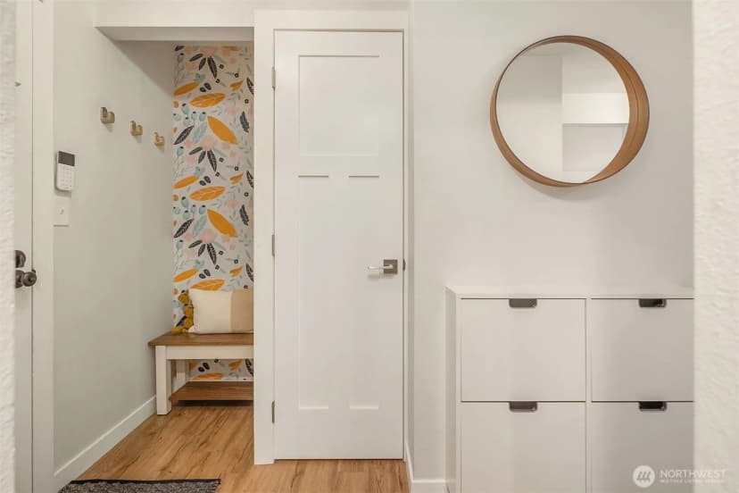 Property photo for 11556 Greenwood Avenue N #102, Seattle photo 14