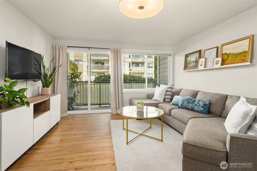 Property photo for 11556 Greenwood Avenue N #102, Seattle photo 6