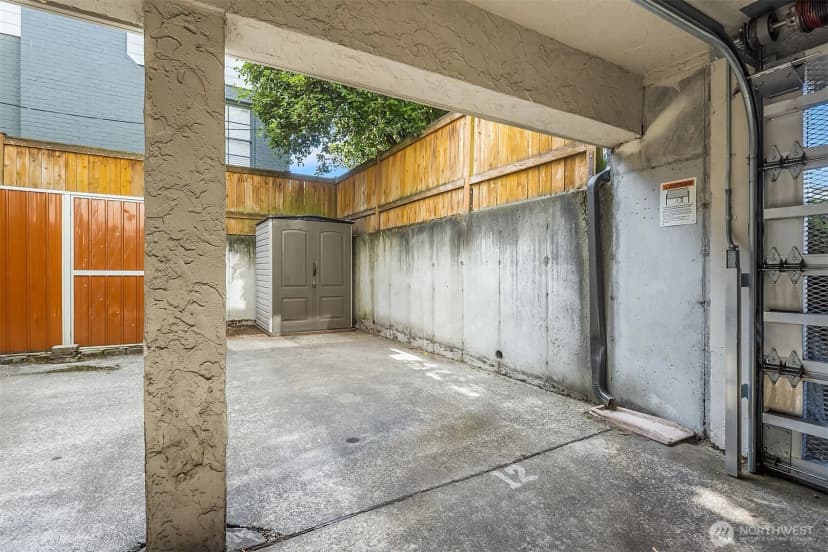 Property photo for 11556 Greenwood Avenue N #102, Seattle photo 16