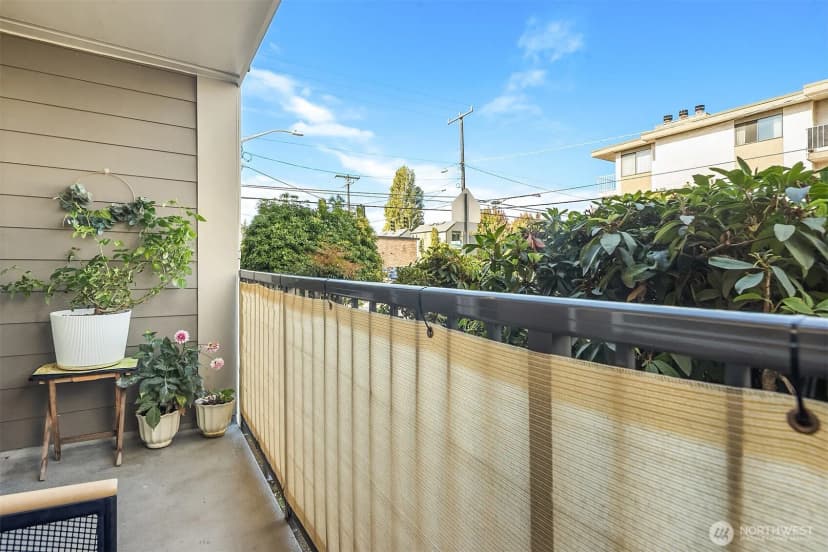 Property photo for 11556 Greenwood Avenue N #102, Seattle photo 7