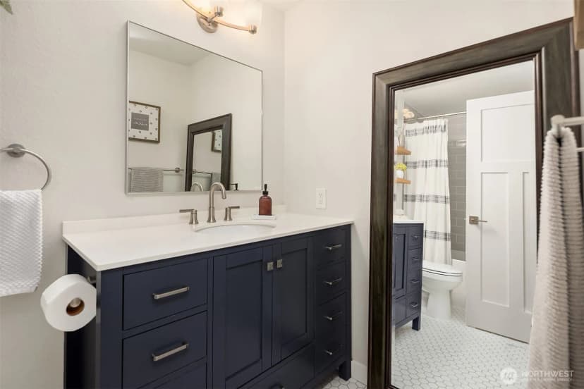 Property photo for 11556 Greenwood Avenue N #102, Seattle photo 10