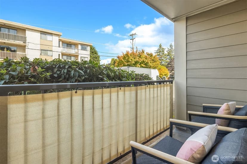 Property photo for 11556 Greenwood Avenue N #102, Seattle photo 15