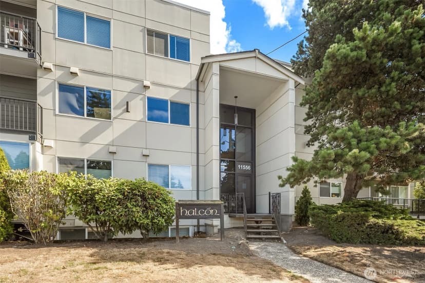 Property photo for 11556 Greenwood Avenue N #102, Seattle photo 17