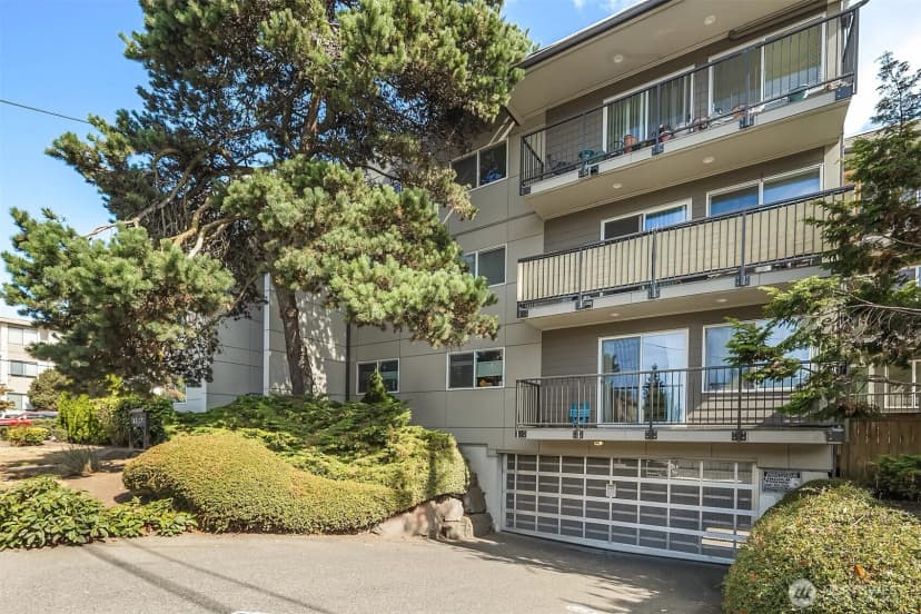 Property photo for 11556 Greenwood Avenue N #102, Seattle photo 18