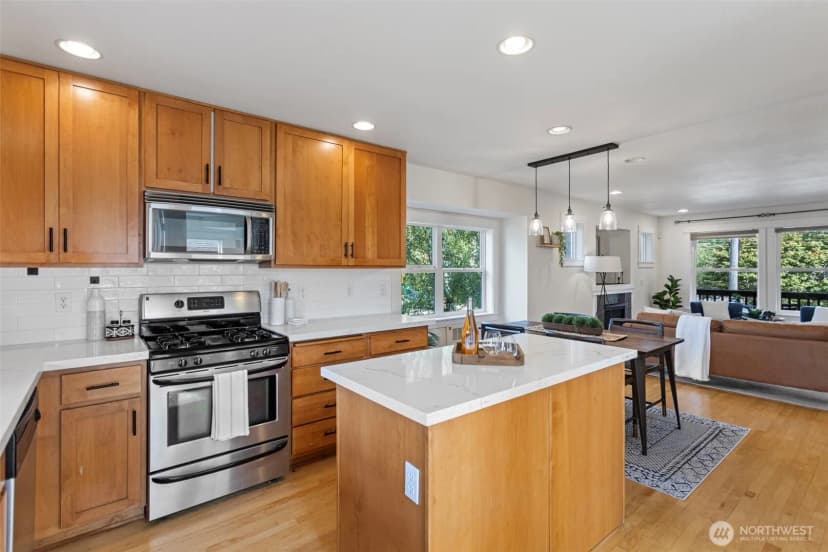Property photo for 4501 39th Avenue S, Seattle photo 11