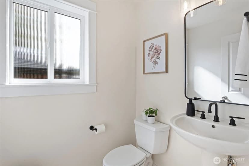 Property photo for 4501 39th Avenue S, Seattle photo 13