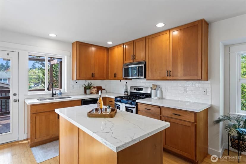 Property photo for 4501 39th Avenue S, Seattle photo 10