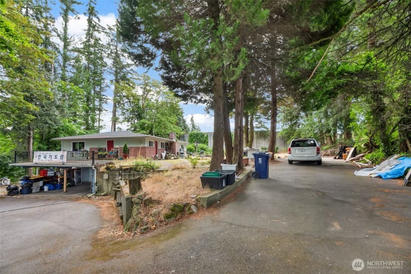Property photo for 18929 Highway 99, Lynnwood photo 2