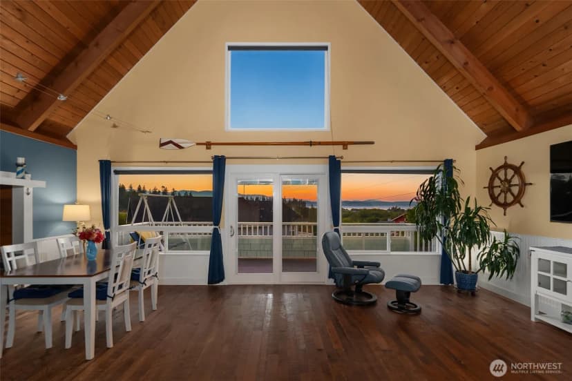 Property photo for 37569 Hood Canal Drive Ne, Hansville