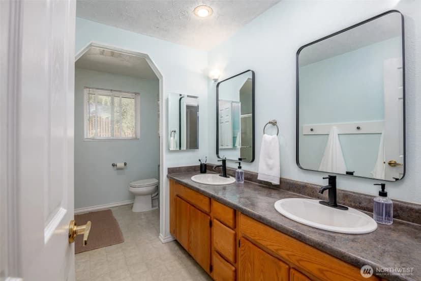 Property photo for 424 119th Avenue E, Edgewood photo 18
