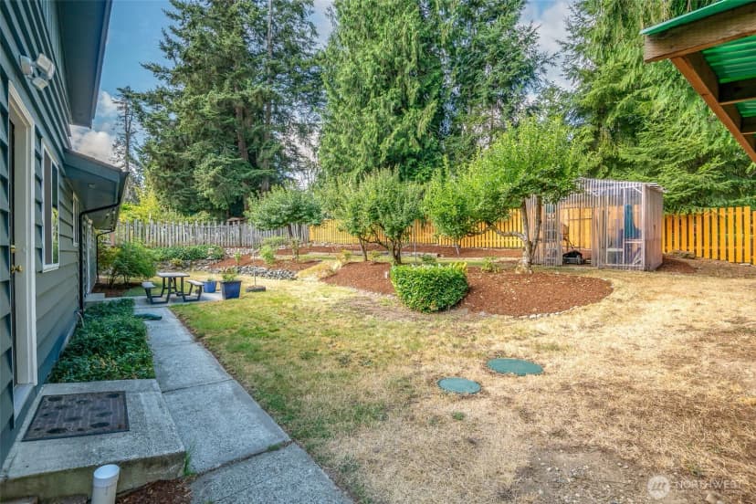 Property photo for 424 119th Avenue E, Edgewood photo 24