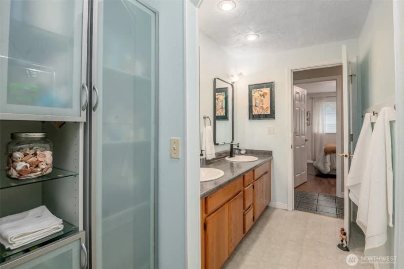Property photo for 424 119th Avenue E, Edgewood photo 19
