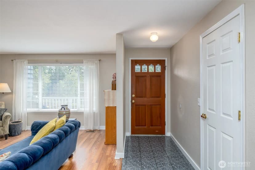 Property photo for 424 119th Avenue E, Edgewood photo 2