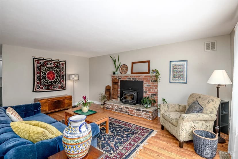 Property photo for 424 119th Avenue E, Edgewood photo 4