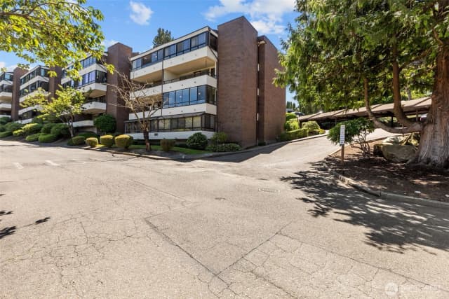 Property photo for 10903 Glen Acres Drive S #b, Seattle photo 3