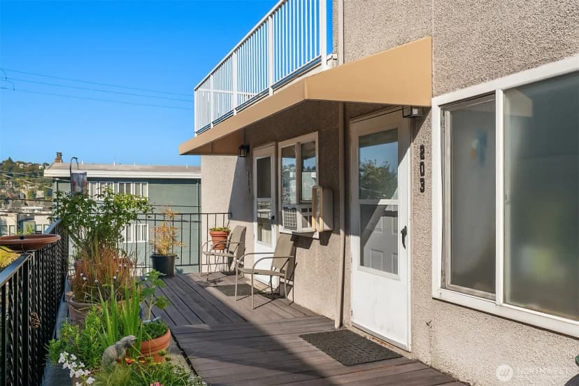 Property photo for 2239 Yale Avenue E, Seattle photo 32