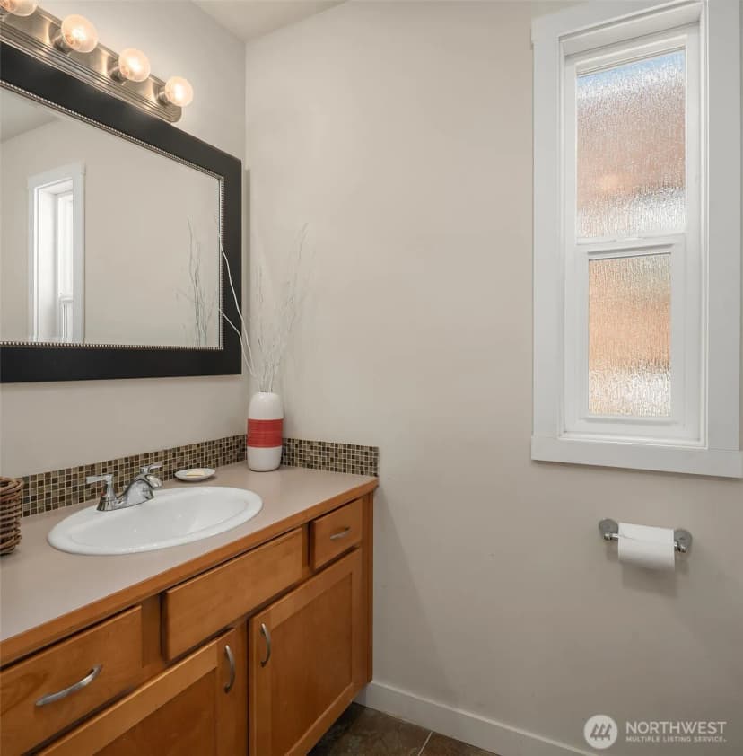 Property photo for 2239 Yale Avenue E, Seattle photo 11