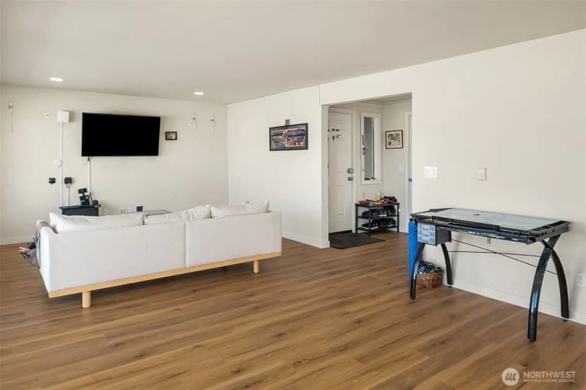 Property photo for 2239 Yale Avenue E, Seattle photo 6