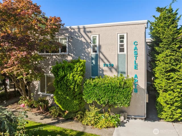 Property photo for 2239 Yale Avenue E, Seattle photo 2