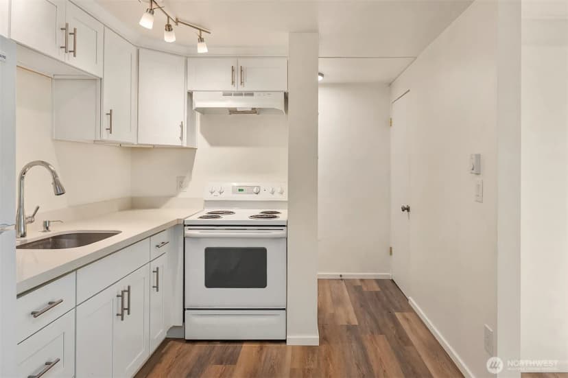 Property photo for 2239 Yale Avenue E, Seattle photo 20